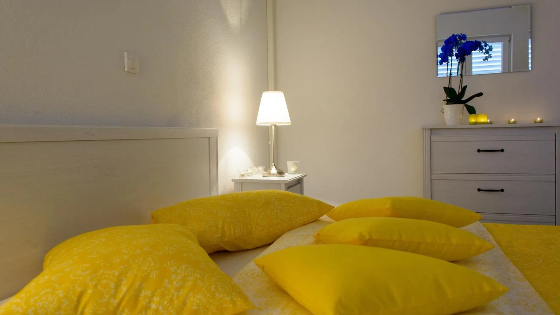 Apartments Topli Bok 트로기르